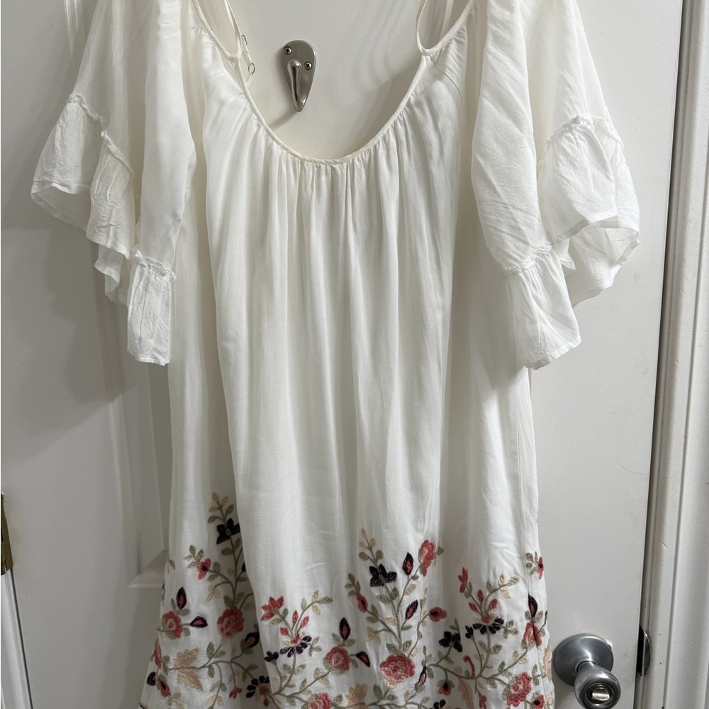 Altar'd State White Strapless Floral-Embroidered Tunic